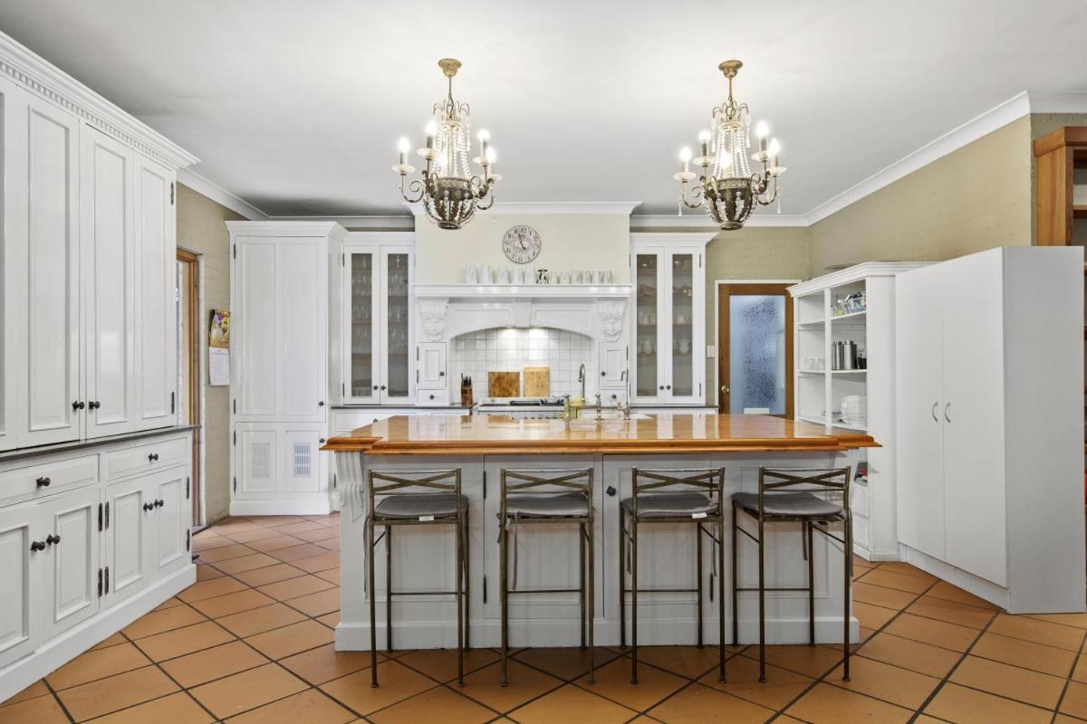 Thistle Hill Guesthouse - Walk To Many Wineries And Restaurants Pokolbin Bagian luar foto